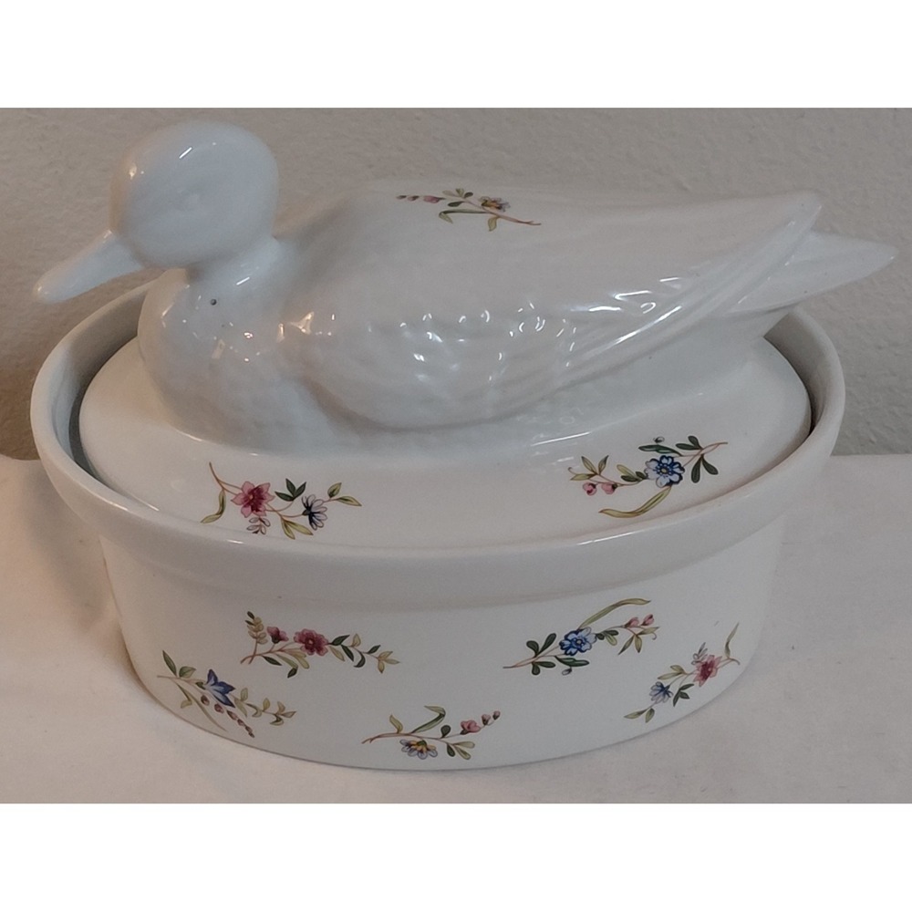 BIA Cordon Bleu Frieda Collection Duck Covered Casserole Tureen Floral Oven